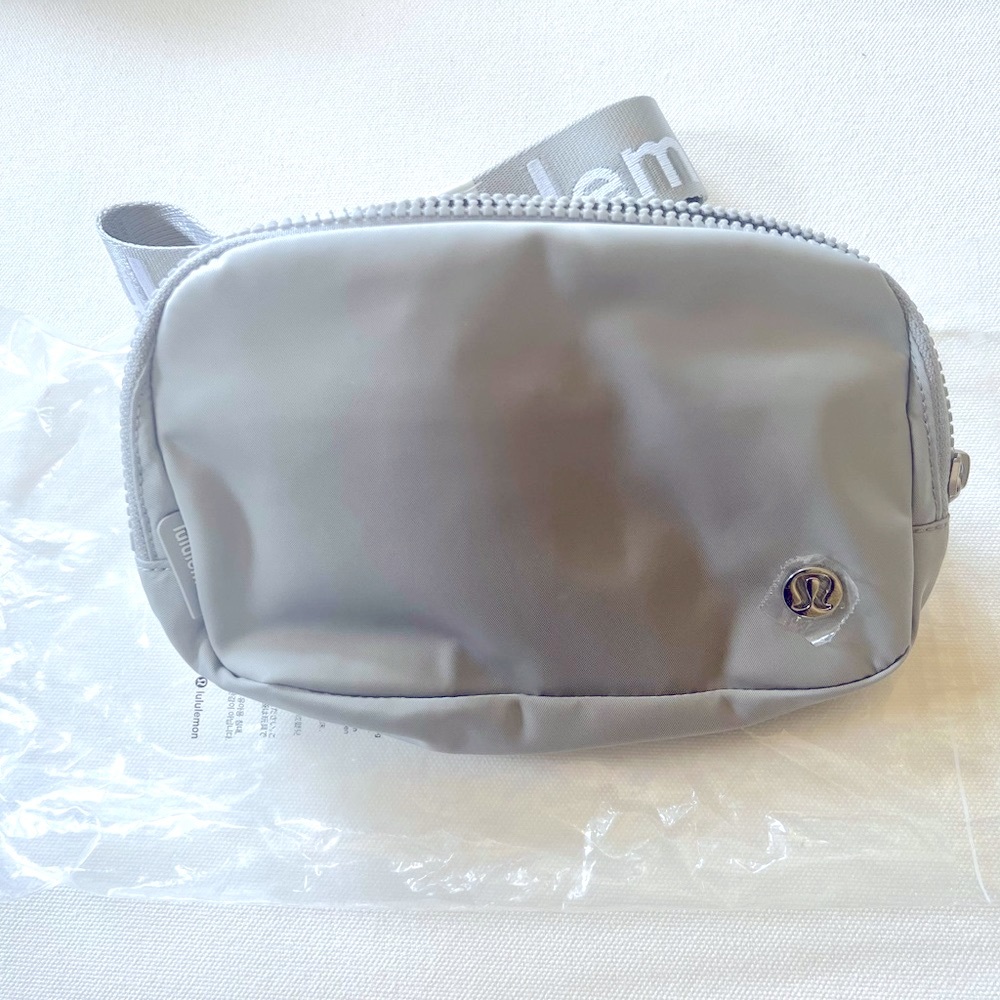 NWT Lululemon Everywhere Belt Bag 1L Silver Drop/White